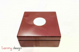 Square lacquer box with round details